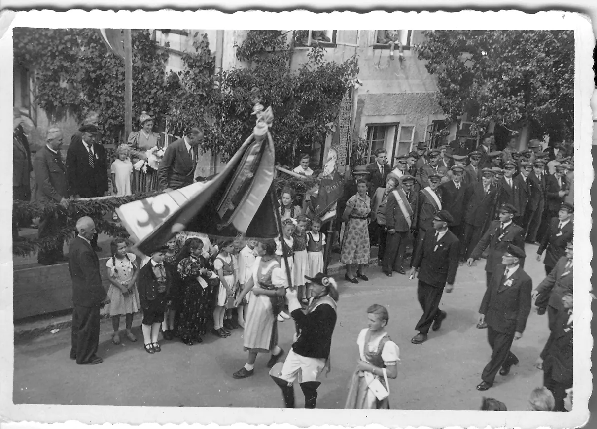Umzug bei der Fahnenweihe 2